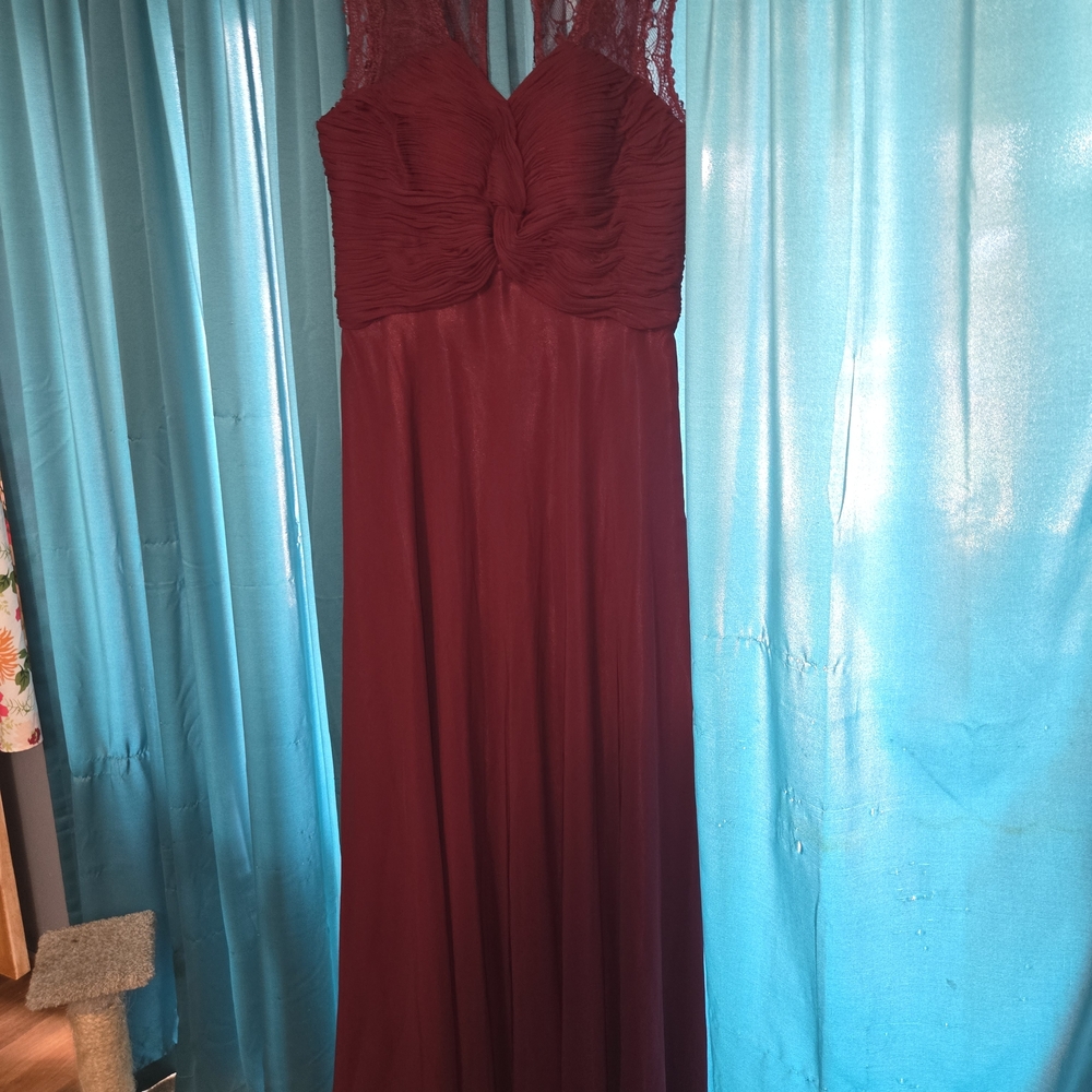 Elizabeth K Bridesmaid Maid of Honor Burgundy Gown XL Lace Back Rouched Chest